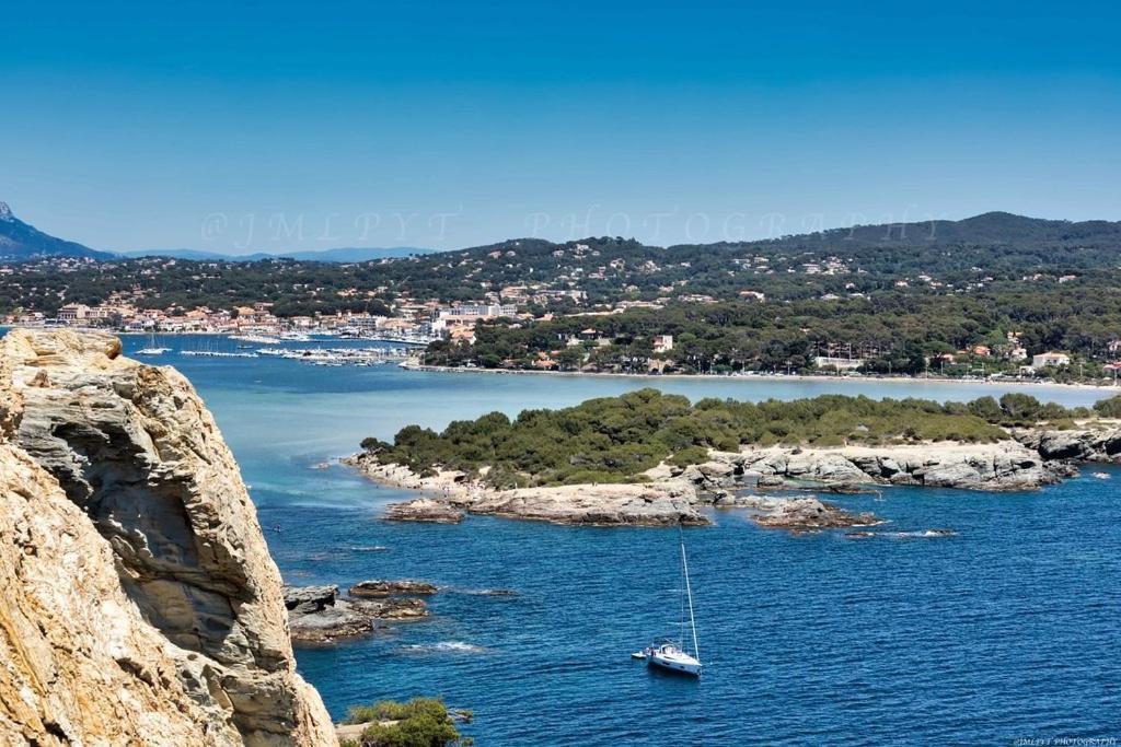 Vue 3 Mn A Pied De La Lumineux Et Moderne Bandol