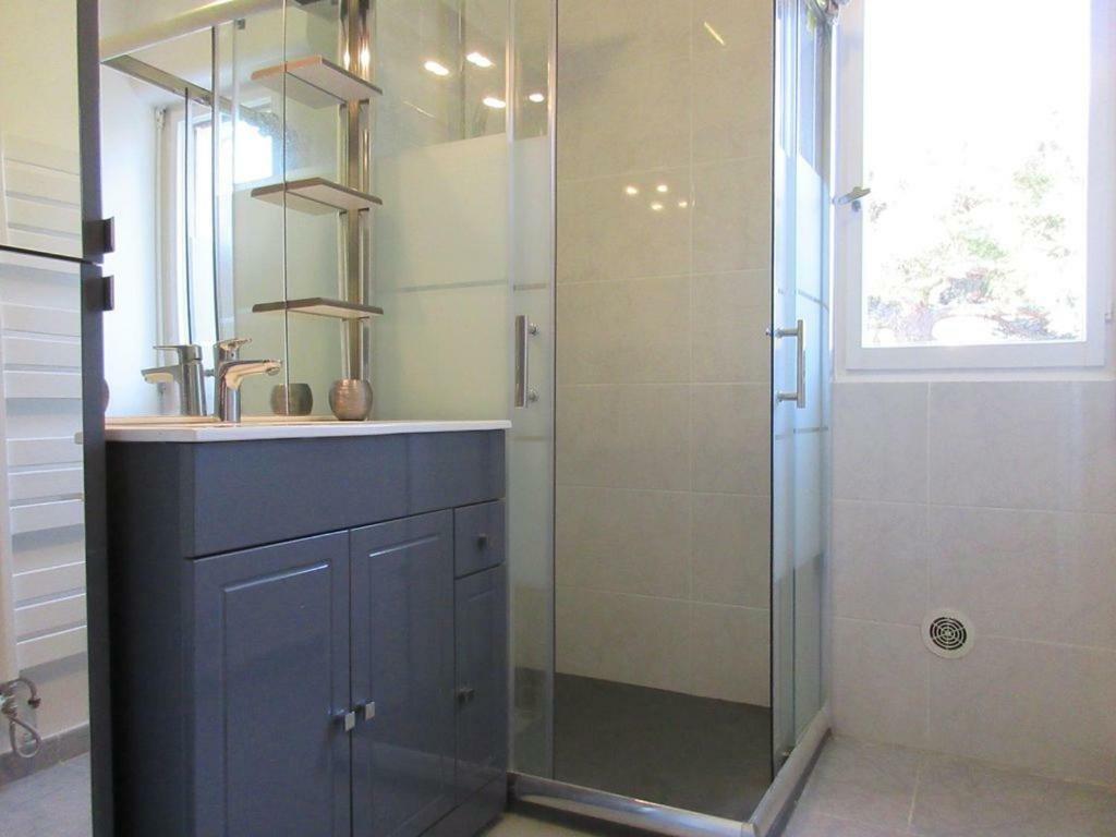 Vue 3 Mn A Pied De La Lumineux Et Moderne Appartement Bandol